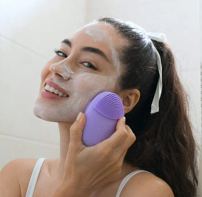 Brosse Nettoyante Visage Électrique en Silicone – Vibrations Soniques