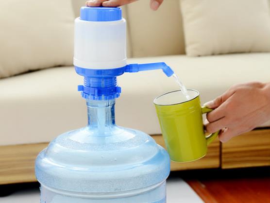 Pompe à Eau Manuelle pour Bonbonne - Distributeur à Pression